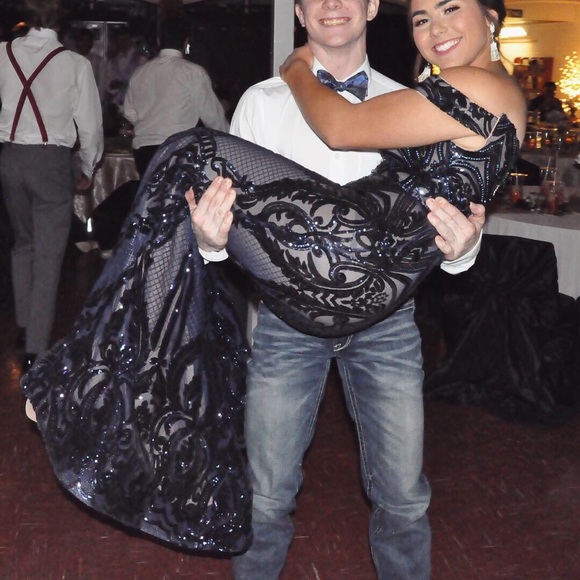 2019 Jovani - Picture 2 of 5